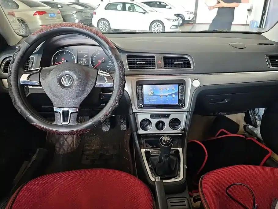 2013 Volkswagen Lavida Classic Facelift 1.6L Manual Comfort Edition — миниатюра 11