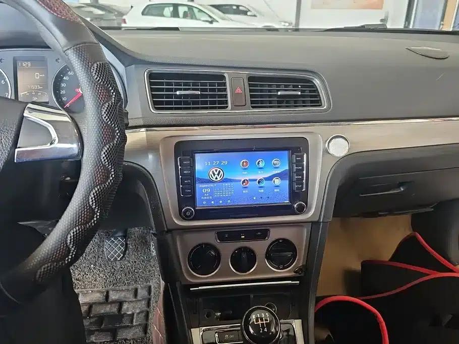 2013 Volkswagen Lavida Classic Facelift 1.6L Manual Comfort Edition — миниатюра 12