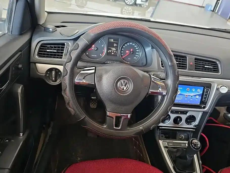 2013 Volkswagen Lavida Classic Facelift 1.6L Manual Comfort Edition — миниатюра 14