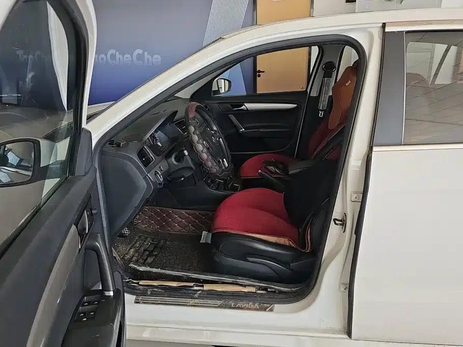 2013 Volkswagen Lavida Classic Facelift 1.6L Manual Comfort Edition — миниатюра 8
