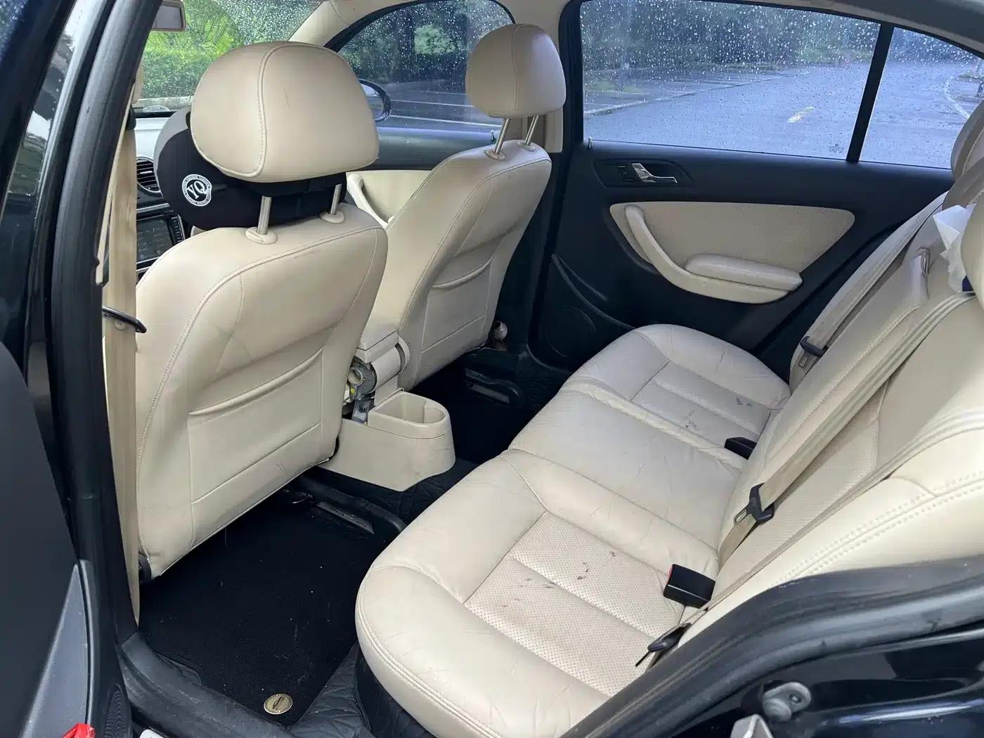2011 Volkswagen Lavida 1.6L Automatic Elegant Edition — миниатюра 11