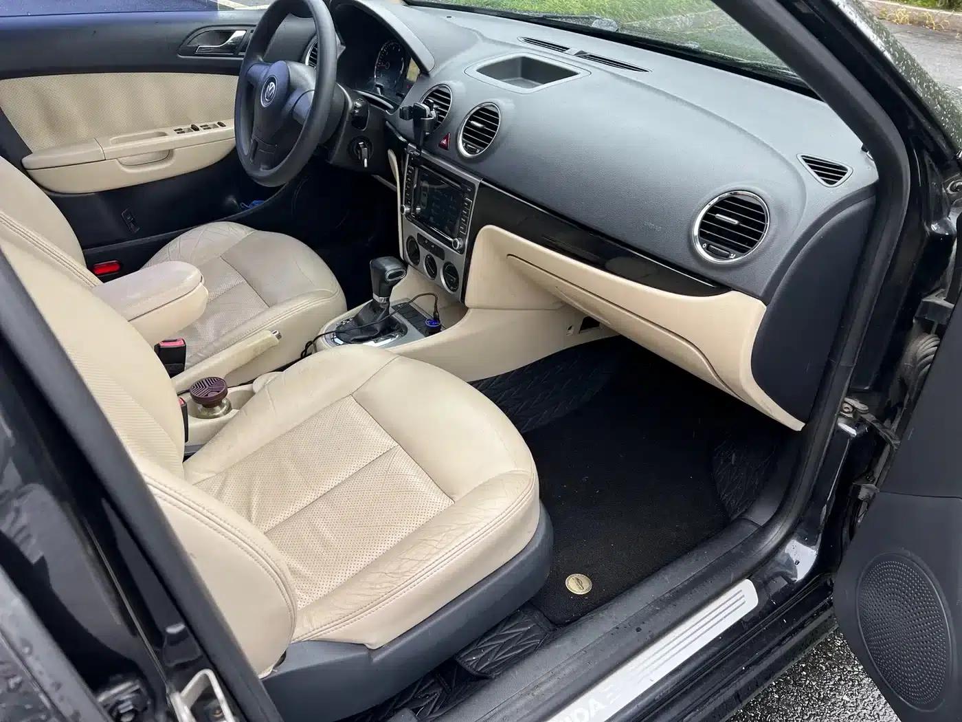 2011 Volkswagen Lavida 1.6L Automatic Elegant Edition — миниатюра 10