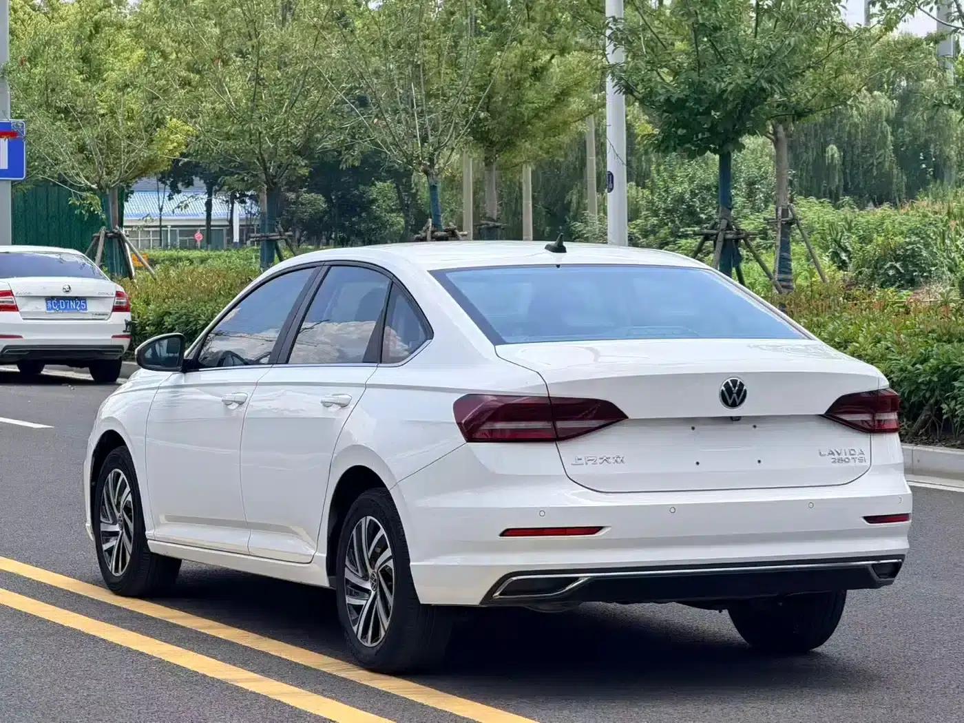2022 Volkswagen Lavida 280TSI DSG Comfort Edition — миниатюра 9
