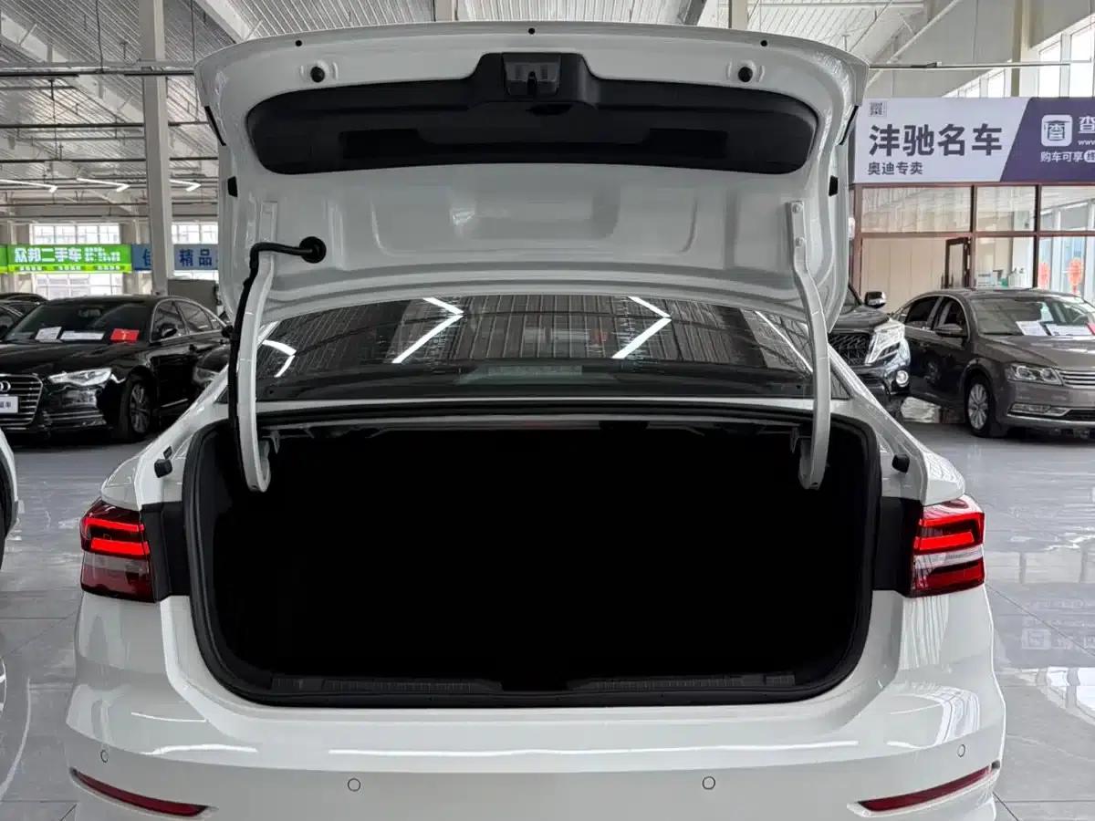 2022 Volkswagen Lavida 280TSI DSG Comfort Edition — миниатюра 20