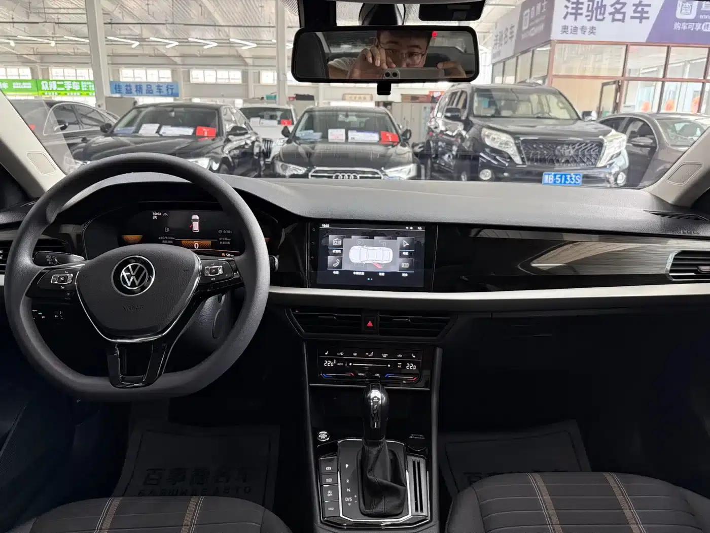 2022 Volkswagen Lavida 280TSI DSG Comfort Edition — миниатюра 5