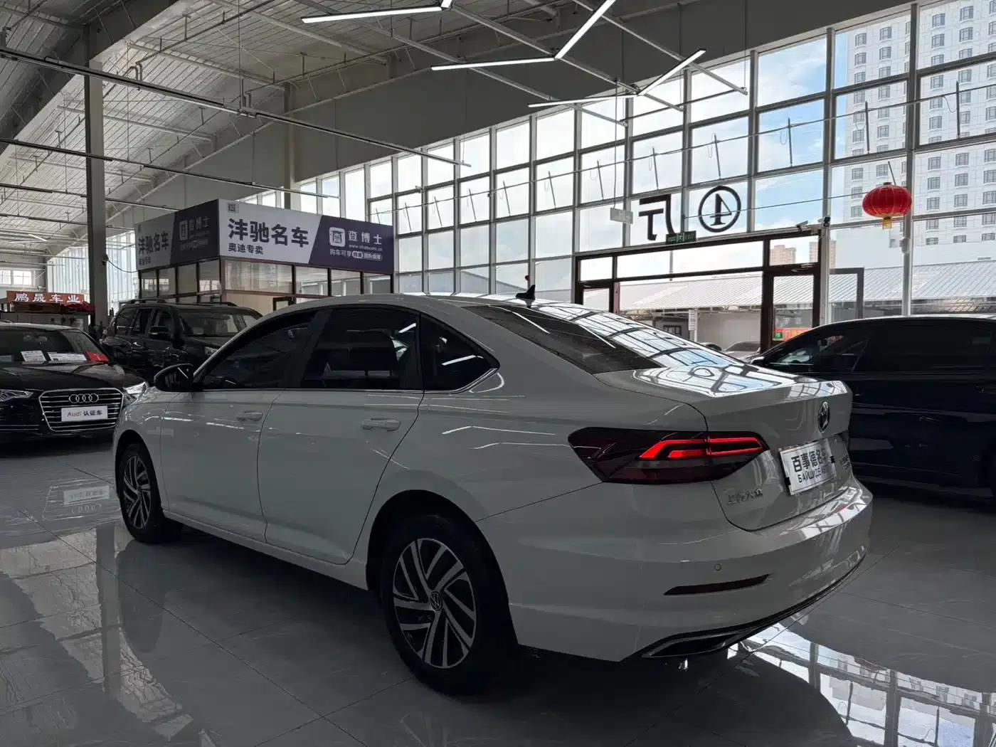 2022 Volkswagen Lavida 280TSI DSG Comfort Edition — миниатюра 7