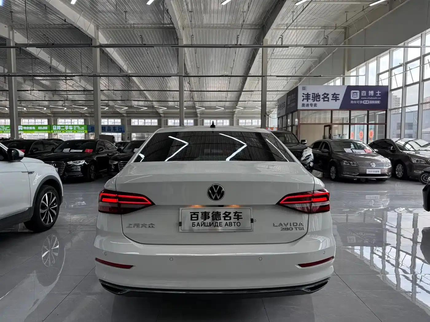 2022 Volkswagen Lavida 280TSI DSG Comfort Edition — миниатюра 8
