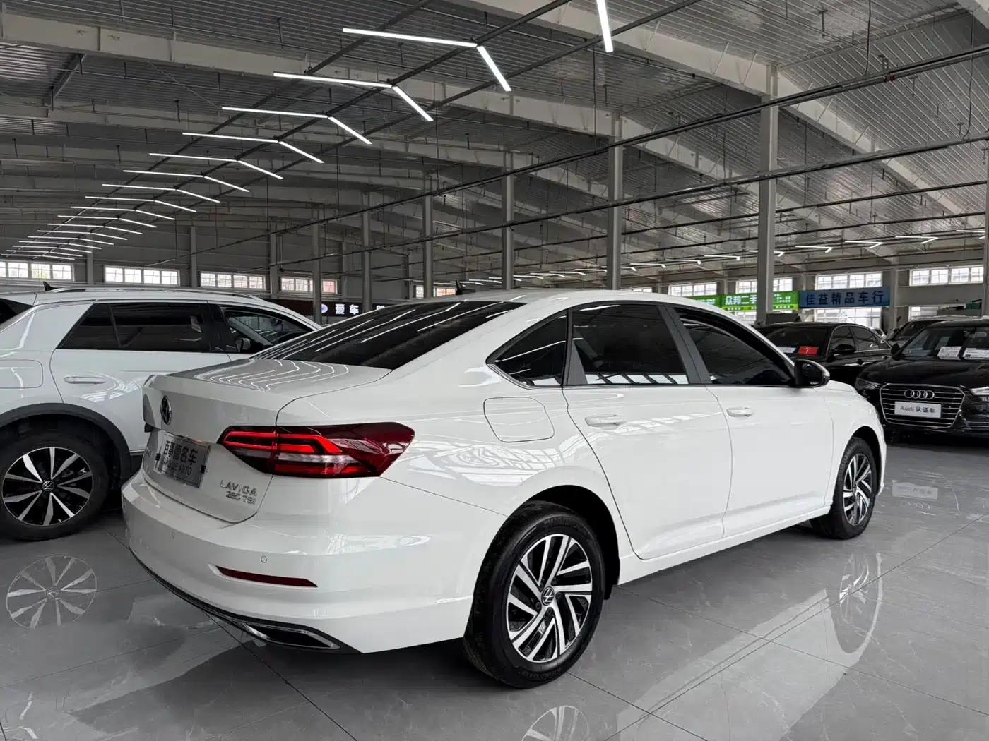 2022 Volkswagen Lavida 280TSI DSG Comfort Edition — миниатюра 9