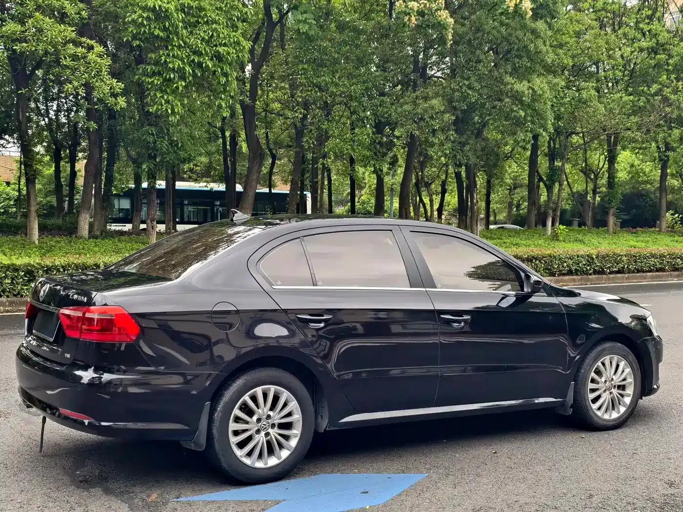 2013 Volkswagen Lavida 1.4TSI DSG Luxury Edition — миниатюра 3