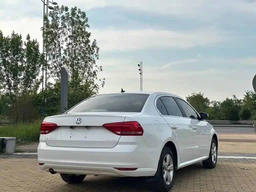 2015 Volkswagen Lavida 1.6L Manual Fashion Edition — миниатюра 4
