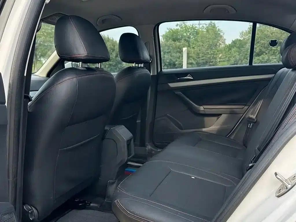 2015 Volkswagen Lavida 1.6L Manual Fashion Edition — миниатюра 7