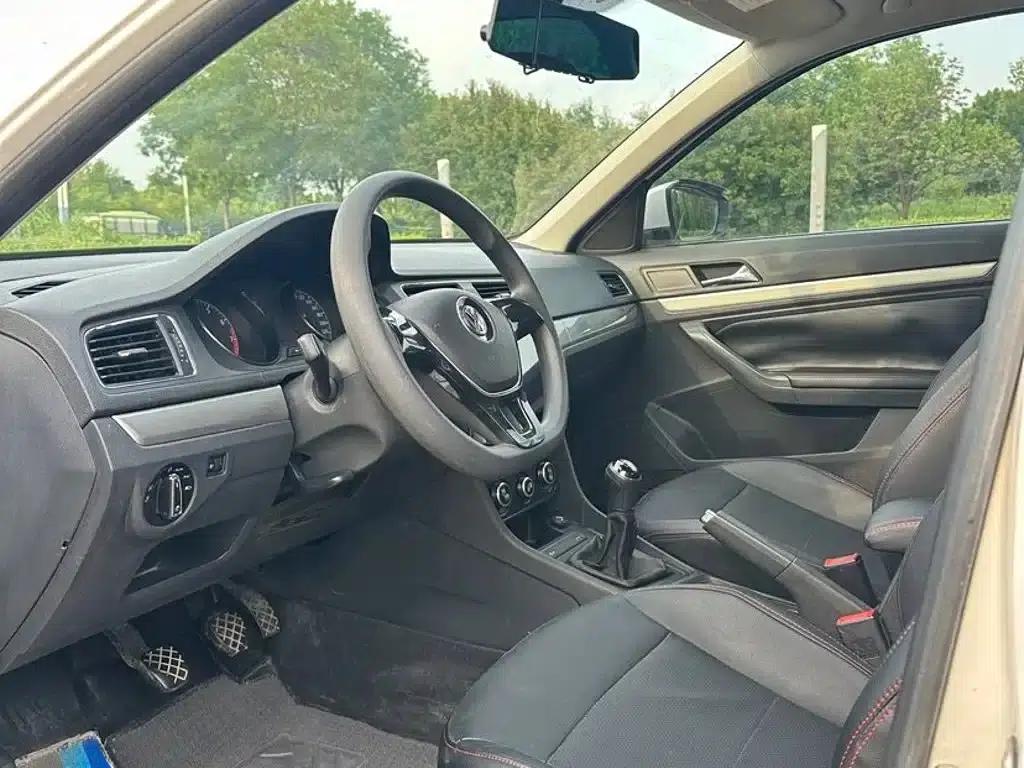 2015 Volkswagen Lavida 1.6L Manual Fashion Edition — миниатюра 8