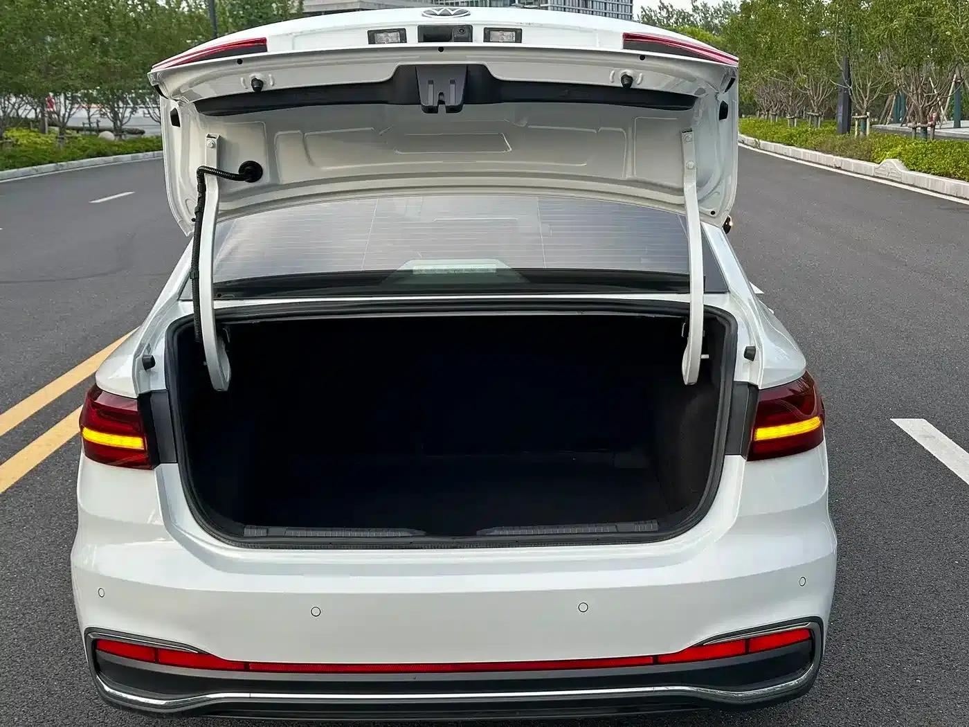 2023 Volkswagen Lavida 1.5L Automatic Five Million Edition — миниатюра 11