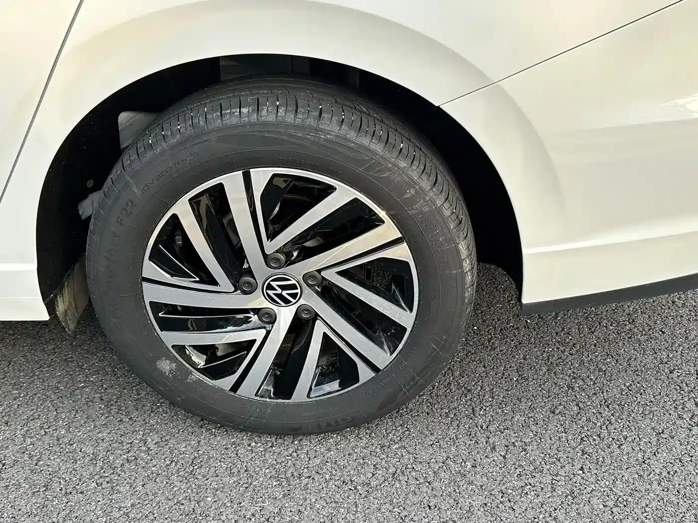 2023 Volkswagen Lavida 1.5L Automatic Five Million Edition — миниатюра 13
