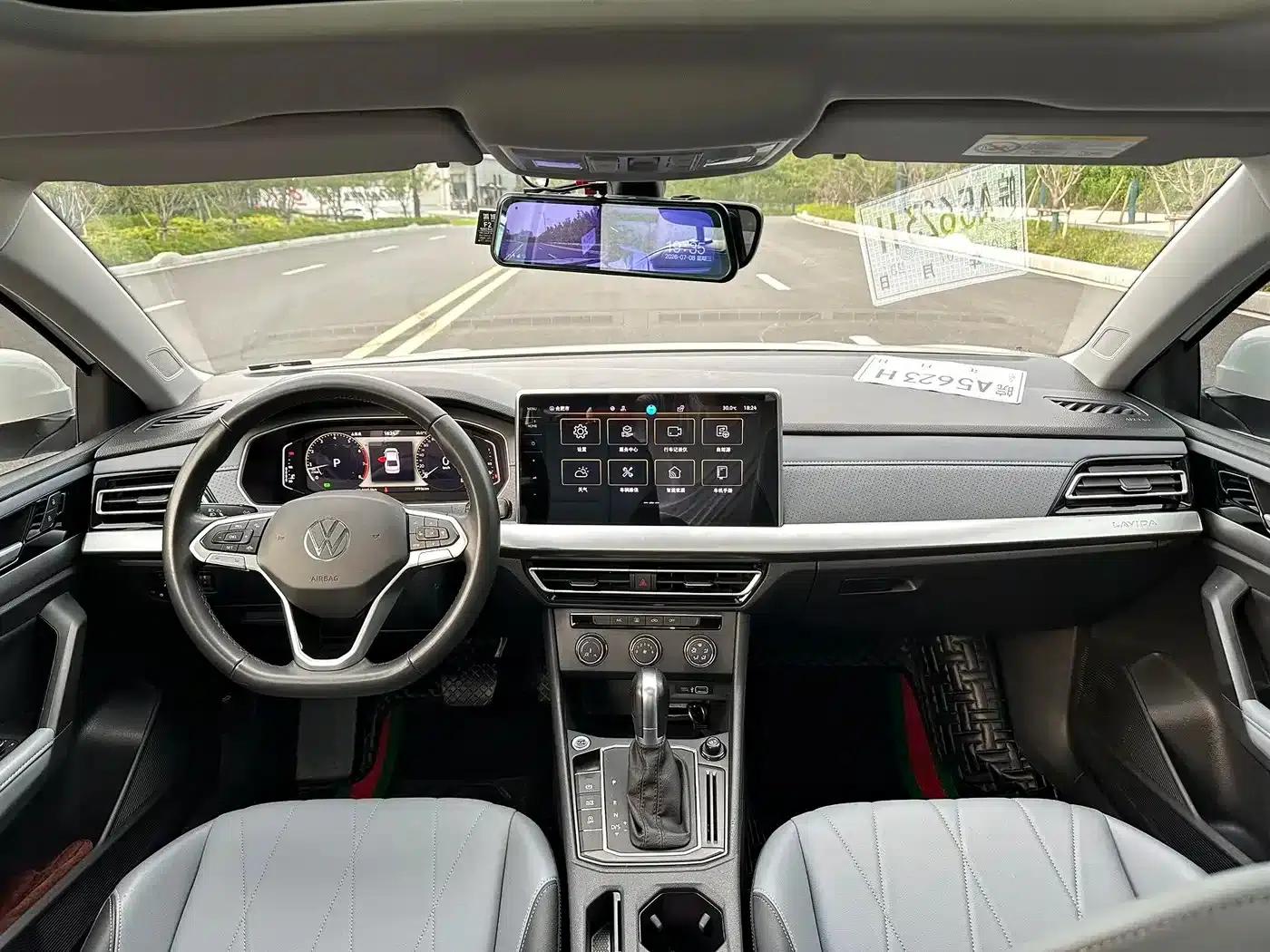 2023 Volkswagen Lavida 1.5L Automatic Five Million Edition — миниатюра 6