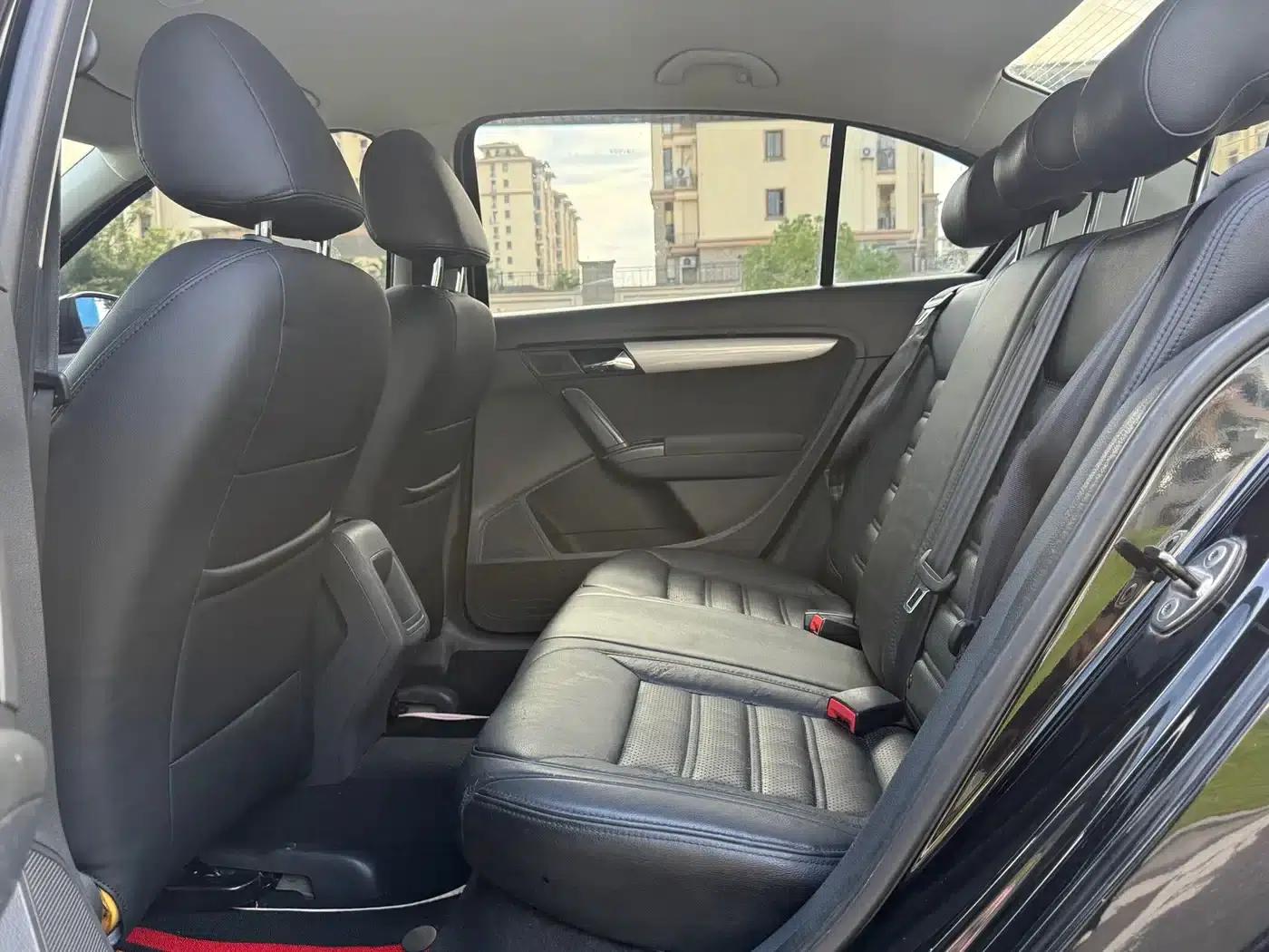 2013 Volkswagen Lavida Classic Facelift 1.6L Automatic Fashion Edition — миниатюра 12
