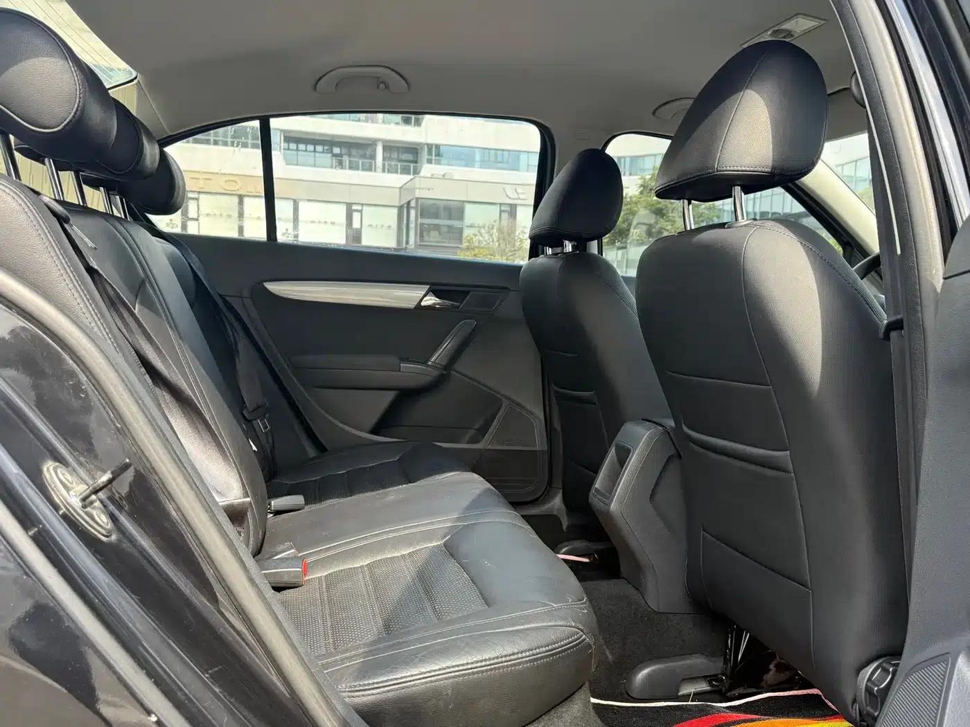 2013 Volkswagen Lavida Classic Facelift 1.6L Automatic Fashion Edition — миниатюра 13