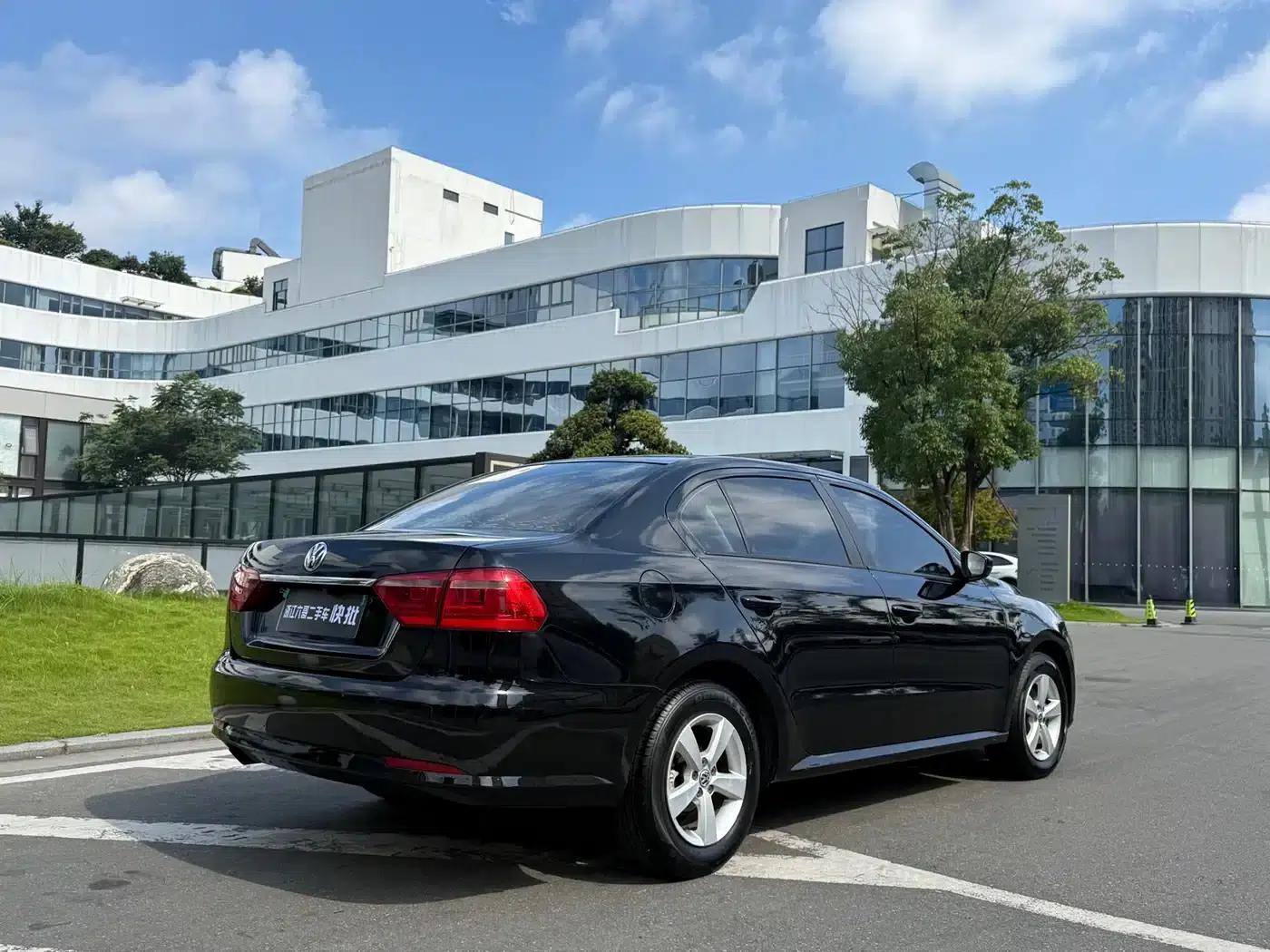 2013 Volkswagen Lavida Classic Facelift 1.6L Automatic Fashion Edition — миниатюра 4