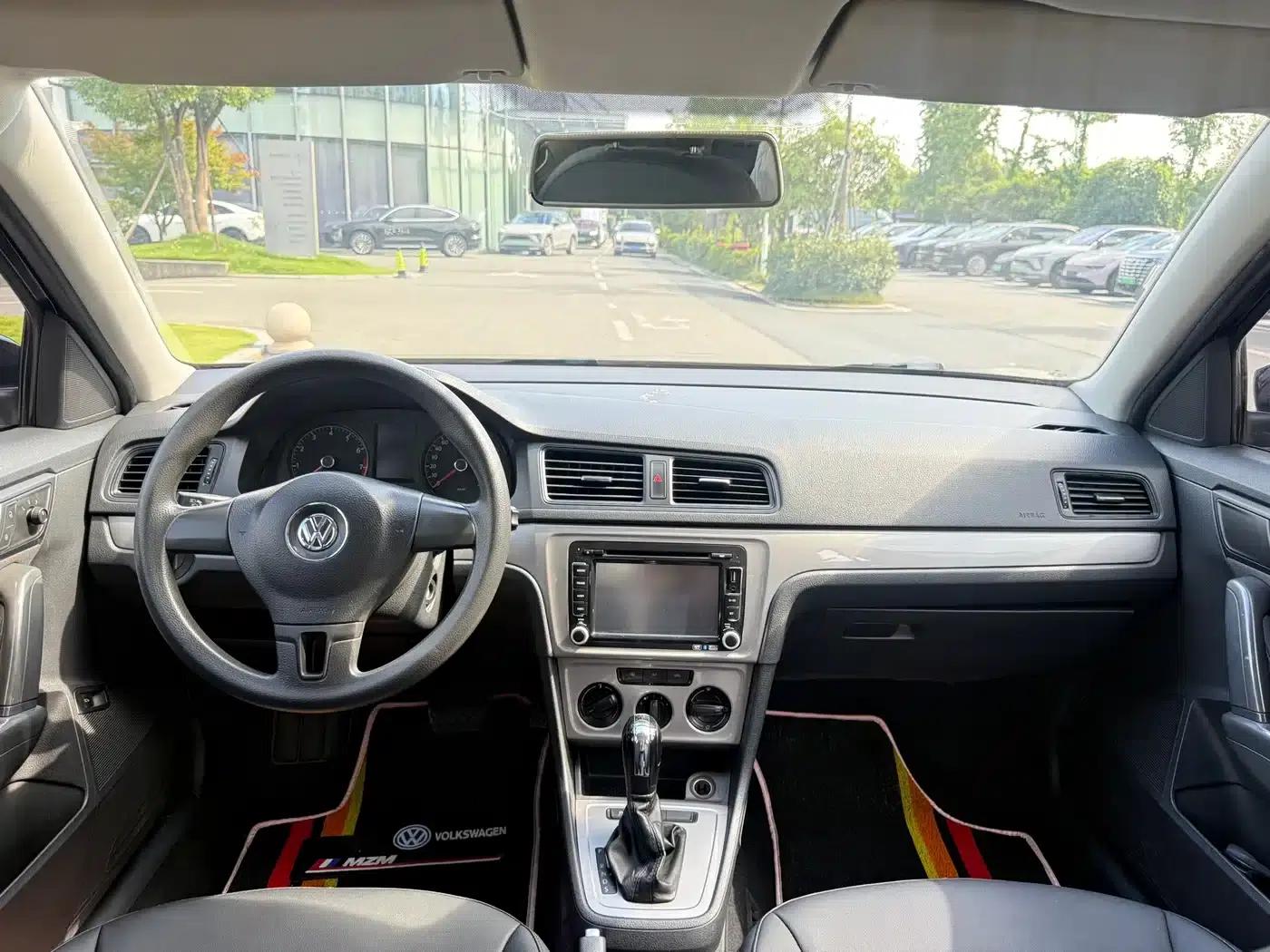 2013 Volkswagen Lavida Classic Facelift 1.6L Automatic Fashion Edition — миниатюра 9