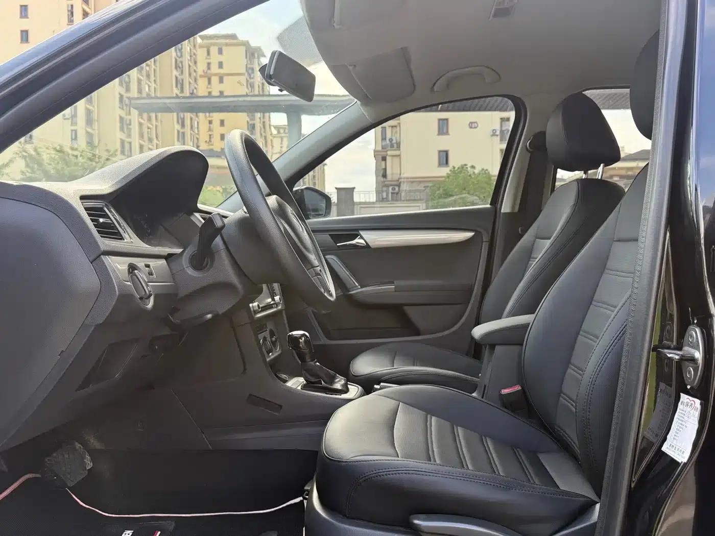 2013 Volkswagen Lavida Classic Facelift 1.6L Automatic Fashion Edition — миниатюра 10