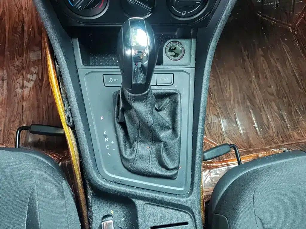 2017 Volkswagen Lavida 1.6L Automatic Fashion Edition — миниатюра 11