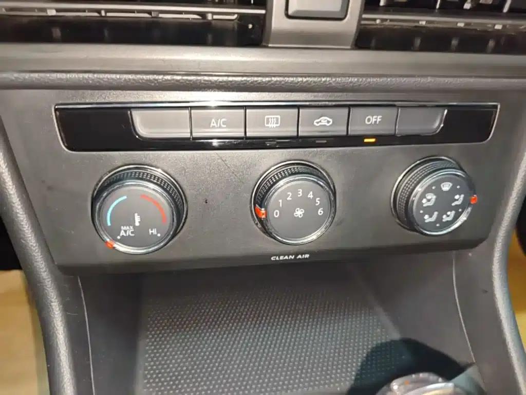 2022 Volkswagen Lavida 1.5L Automatic Comfort Edition — миниатюра 13