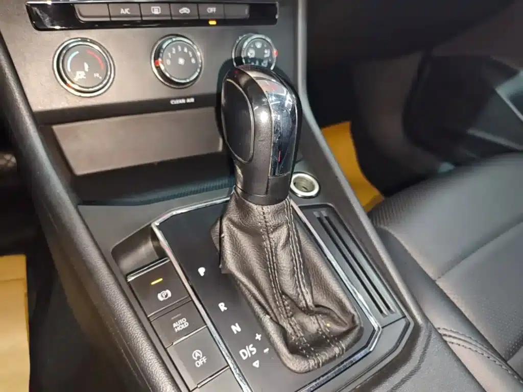 2022 Volkswagen Lavida 1.5L Automatic Comfort Edition — миниатюра 14