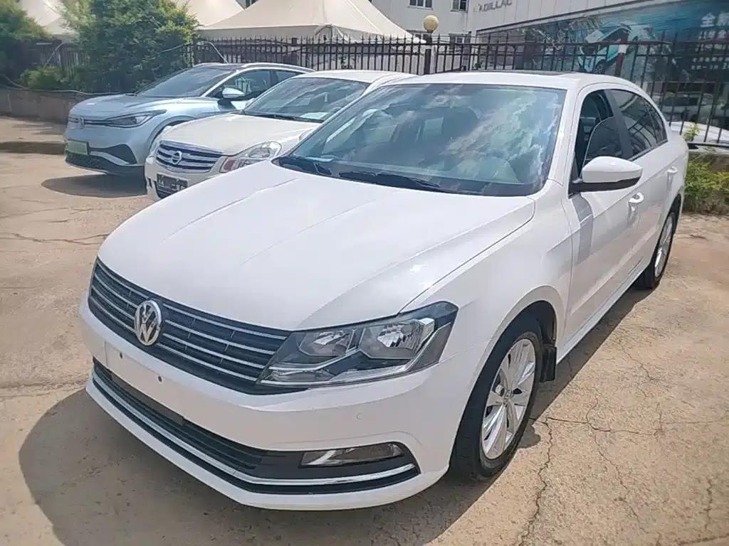 2017 Volkswagen Lavida 1.6L Manual Comfort Edition — миниатюра 2