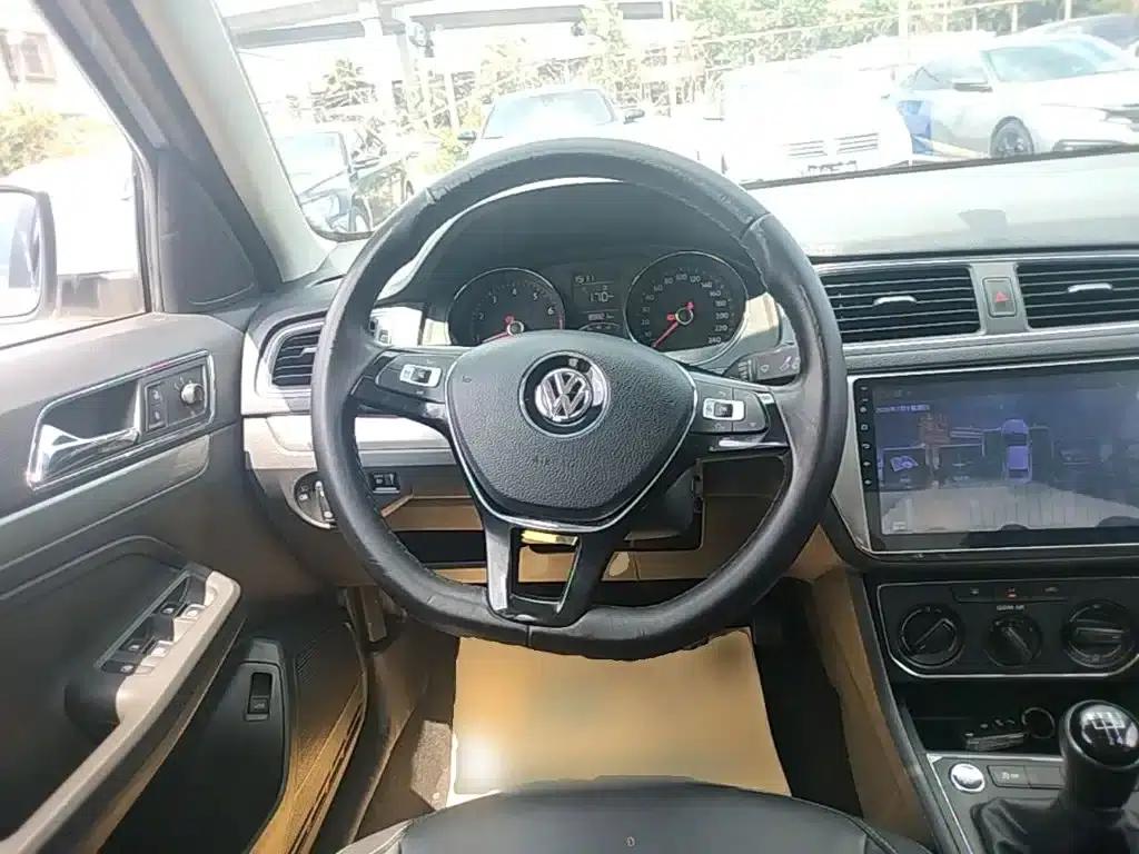 2017 Volkswagen Lavida 1.6L Manual Comfort Edition — миниатюра 11