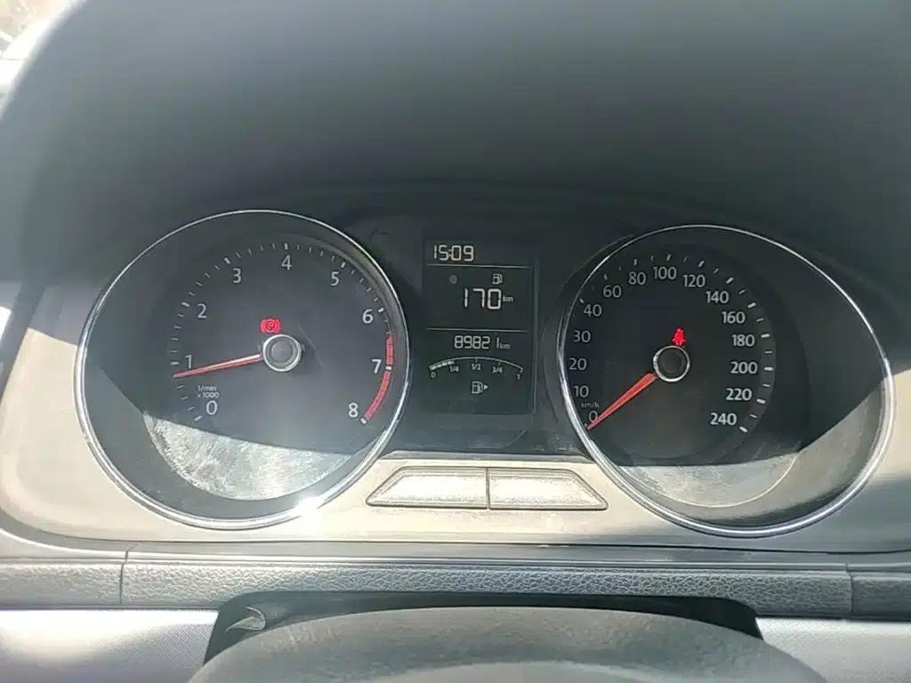 2017 Volkswagen Lavida 1.6L Manual Comfort Edition — миниатюра 12