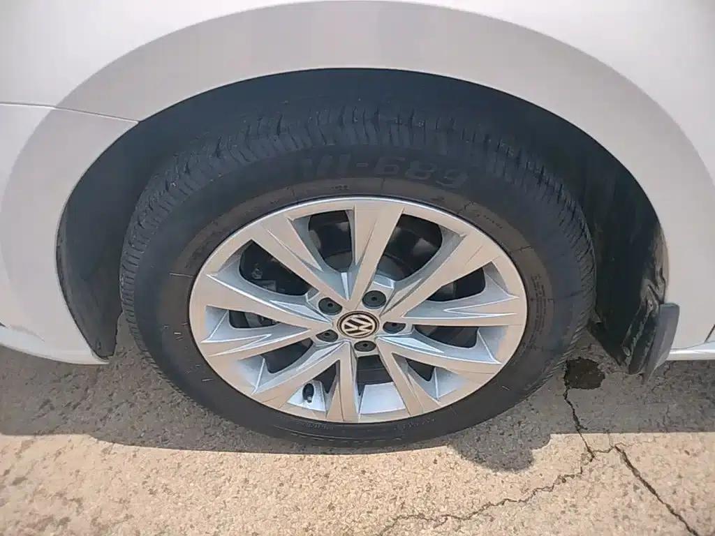 2017 Volkswagen Lavida 1.6L Manual Comfort Edition — миниатюра 23