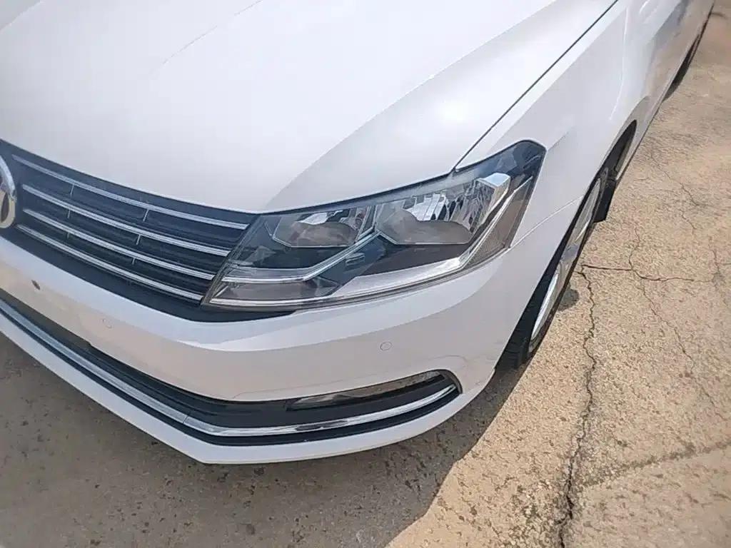 2017 Volkswagen Lavida 1.6L Manual Comfort Edition — миниатюра 24