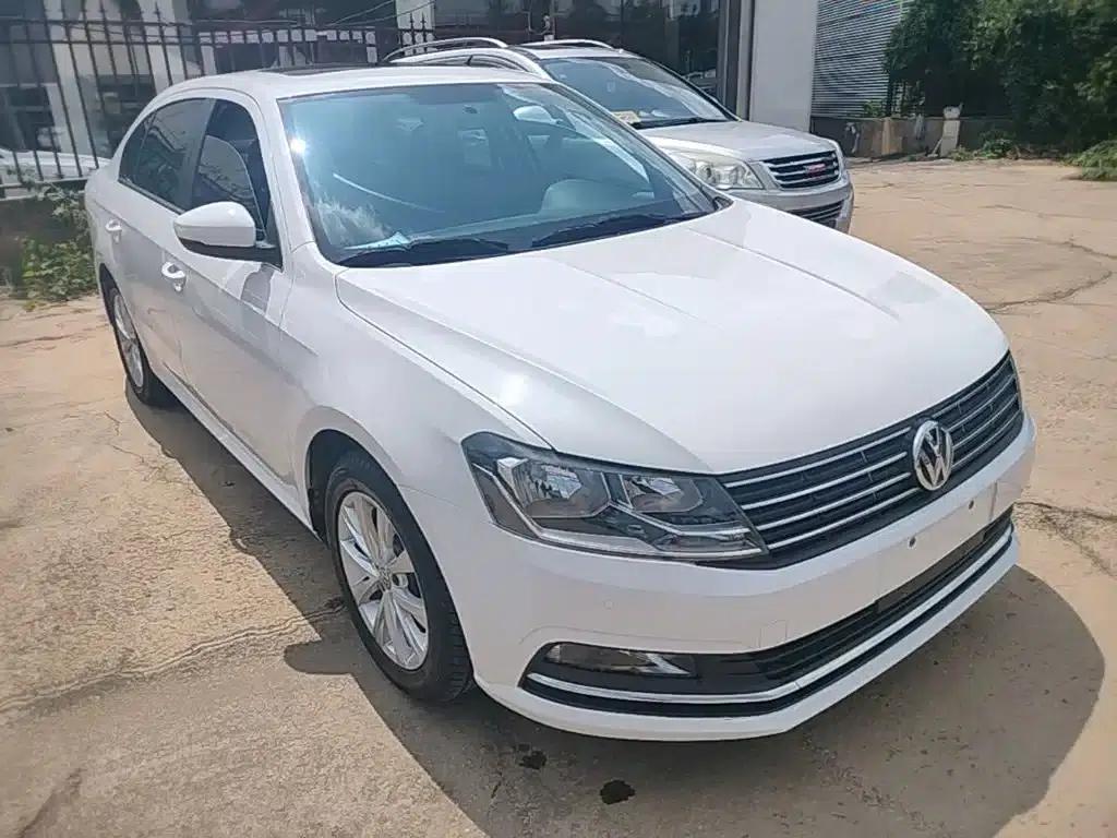 2017 Volkswagen Lavida 1.6L Manual Comfort Edition — миниатюра 4