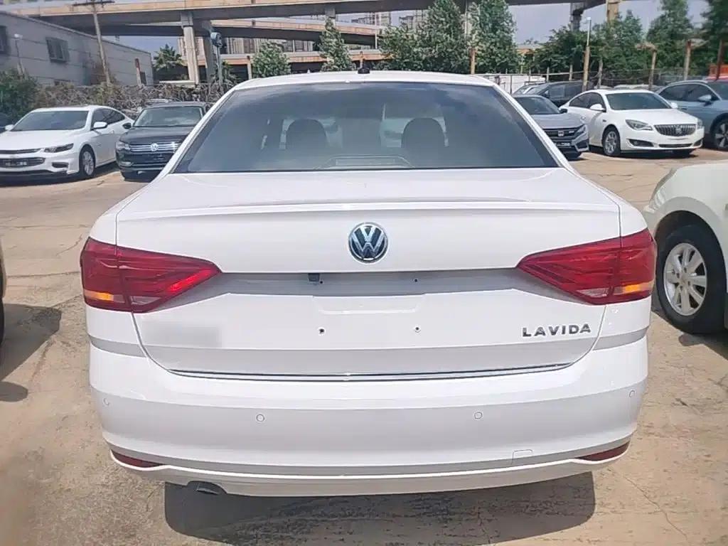 2017 Volkswagen Lavida 1.6L Manual Comfort Edition — миниатюра 6