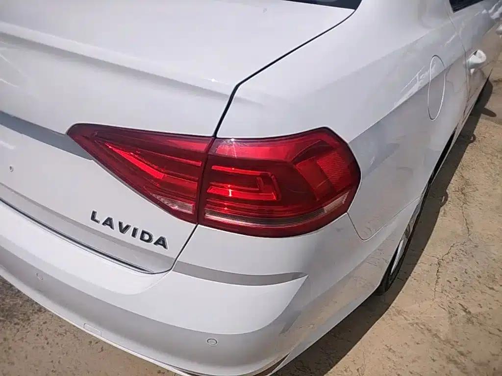 2017 Volkswagen Lavida 1.6L Manual Comfort Edition — миниатюра 8