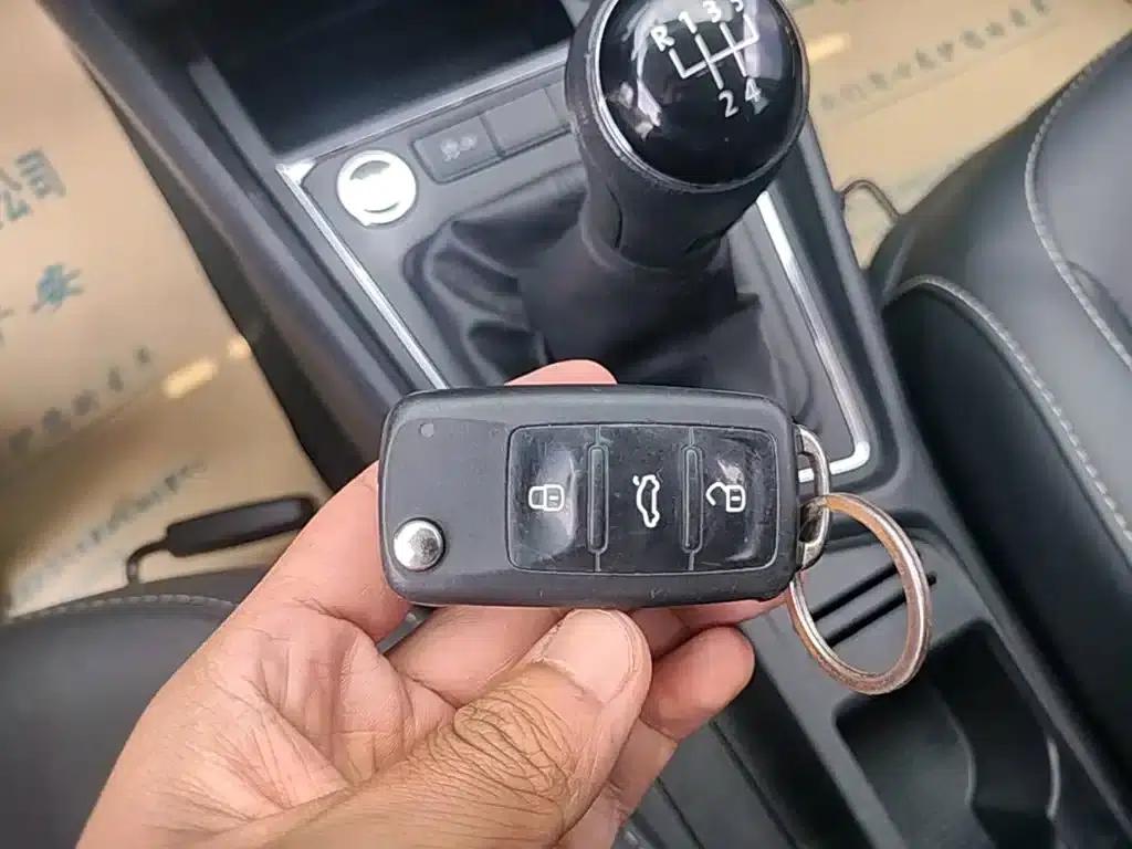 2017 Volkswagen Lavida 1.6L Manual Comfort Edition — миниатюра 9