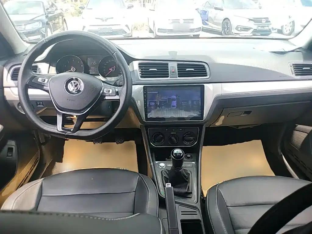2017 Volkswagen Lavida 1.6L Manual Comfort Edition — миниатюра 10