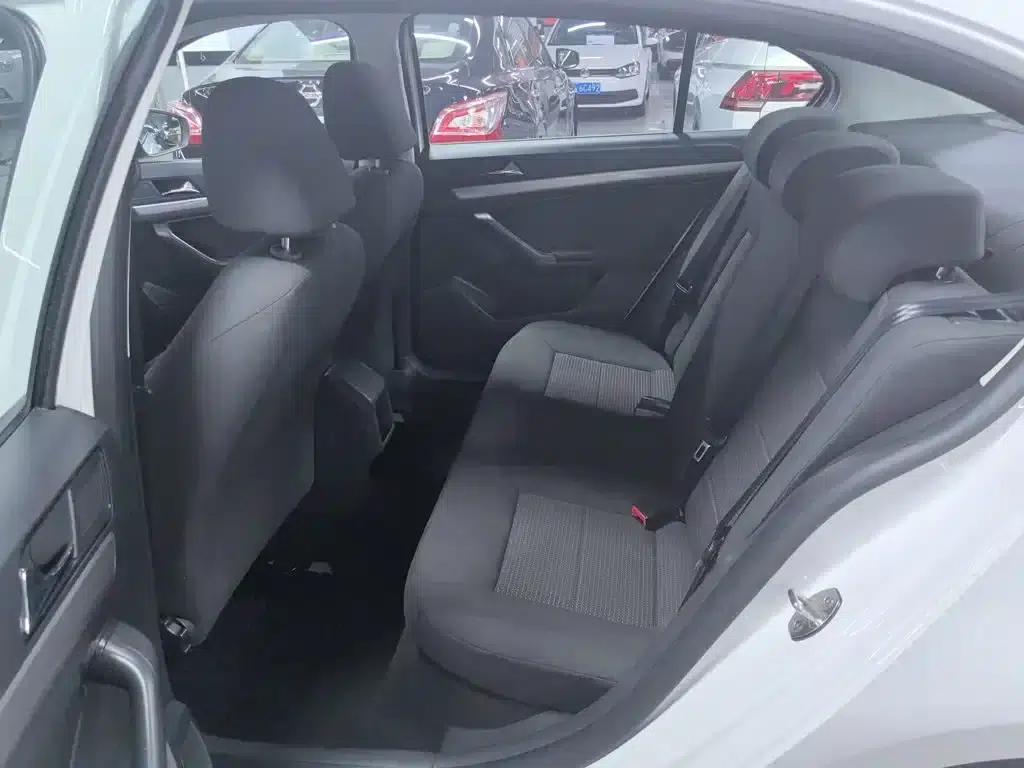 2015 Volkswagen Lavida 1.6L Automatic Fashion Edition — миниатюра 9