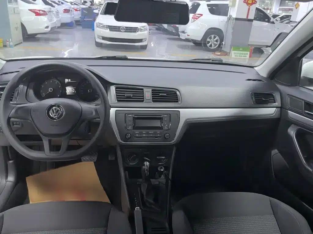 2015 Volkswagen Lavida 1.6L Automatic Fashion Edition — миниатюра 10