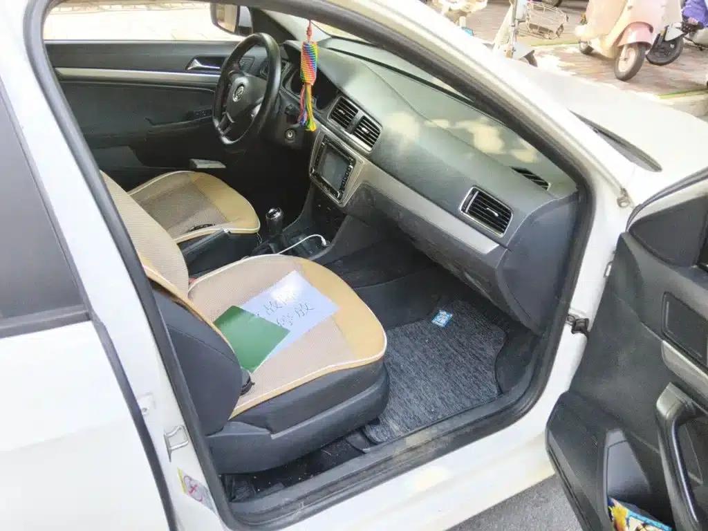2015 Volkswagen Lavida 1.6L Manual Fashion Edition — миниатюра 22