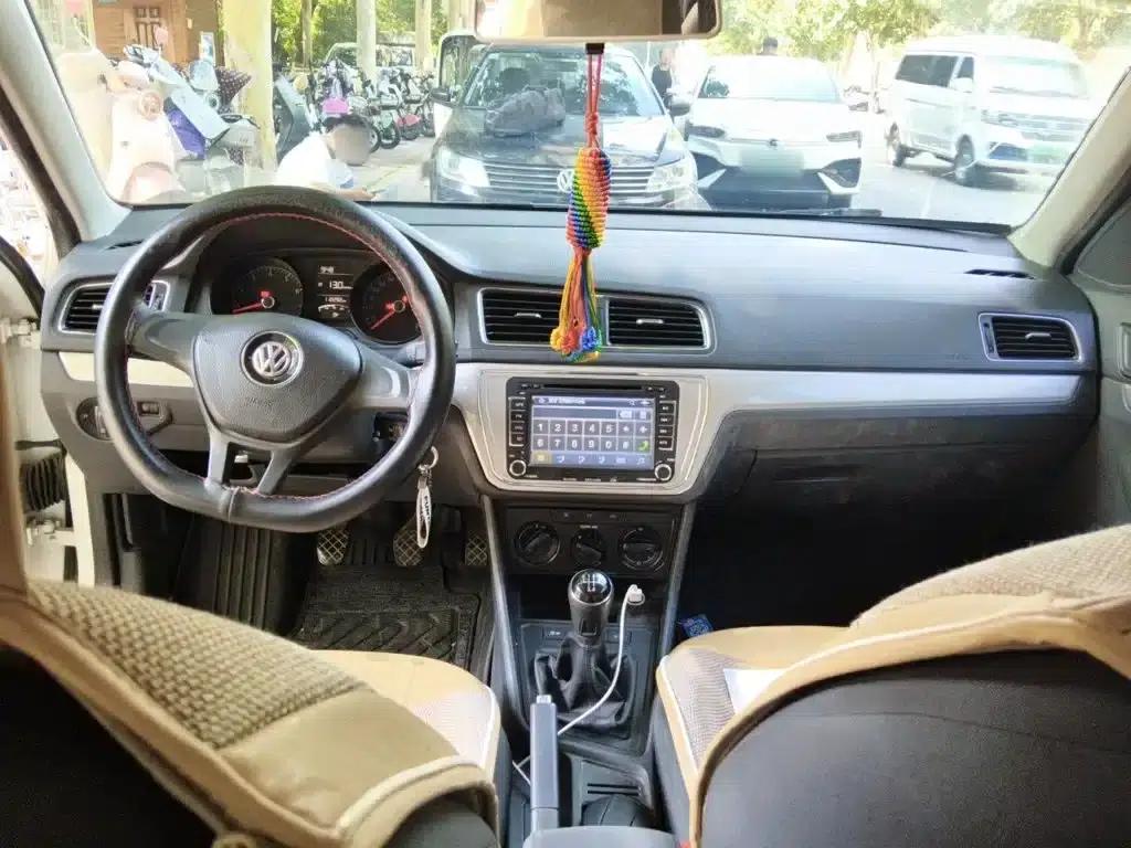 2015 Volkswagen Lavida 1.6L Manual Fashion Edition — миниатюра 6