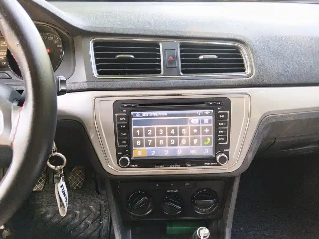 2015 Volkswagen Lavida 1.6L Manual Fashion Edition — миниатюра 10