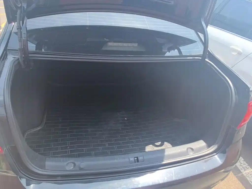 2017 Volkswagen Lavida 1.6L Automatic Fashion Edition — миниатюра 19