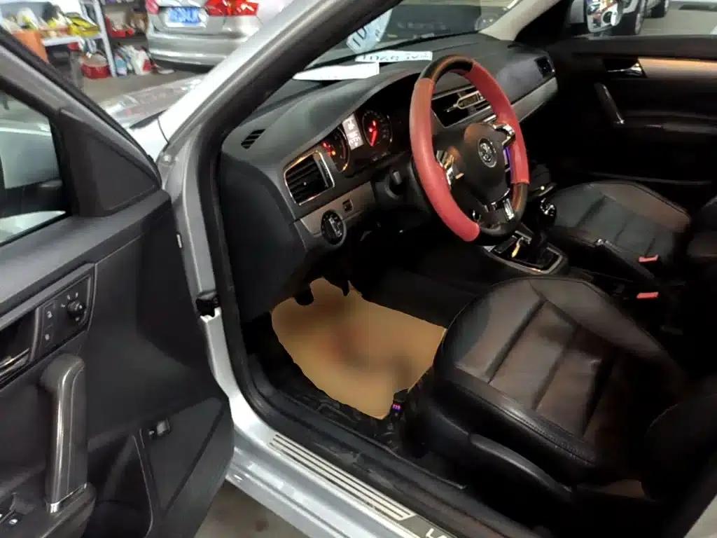 2013 Lavida Facelift 1.4TSI Manual Comfort Edition — миниатюра 16