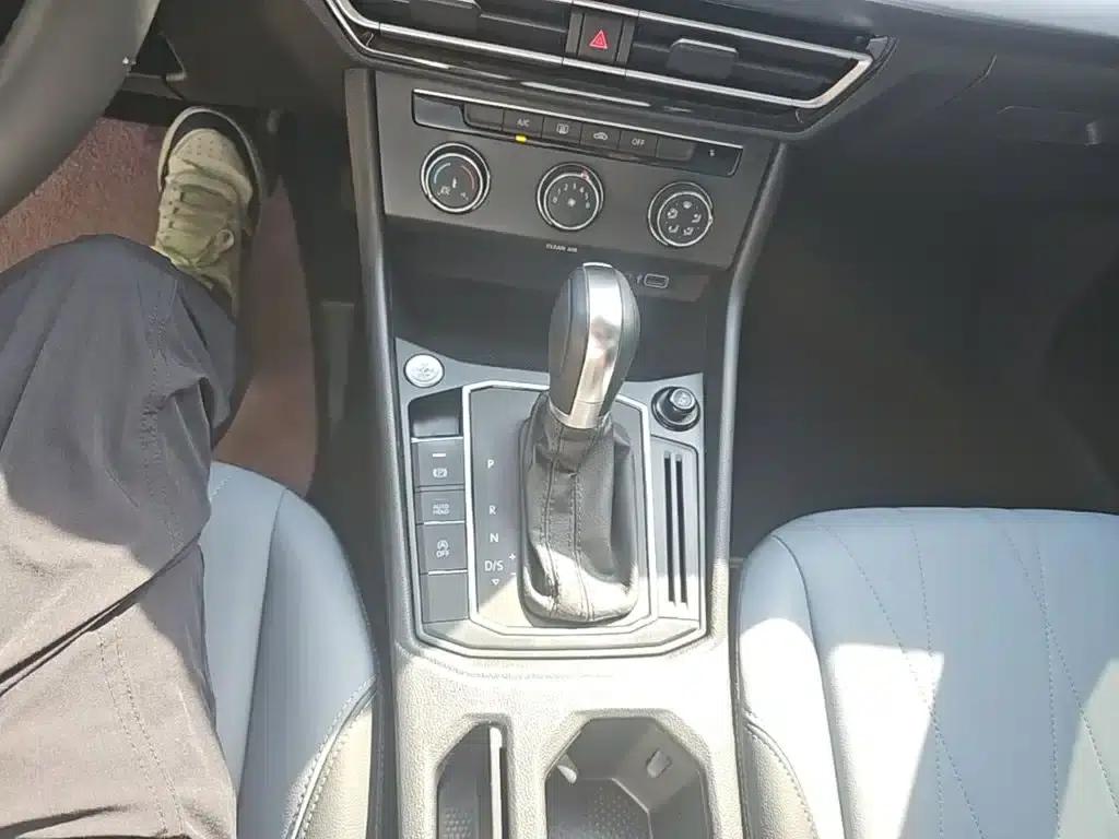 2024 Volkswagen Lavida 1.5L Automatic Starry Sky Five Million Edition — миниатюра 14