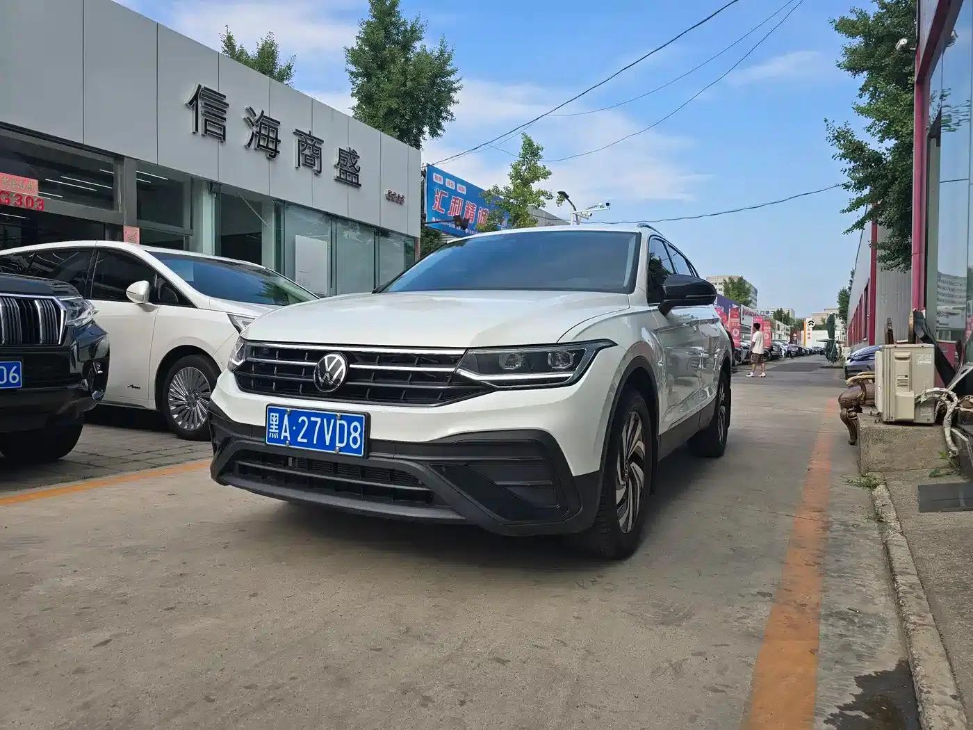 Tiguan L 2025 Outstanding Edition 300TSI Automatic 2WD Dragon Edition — миниатюра 1