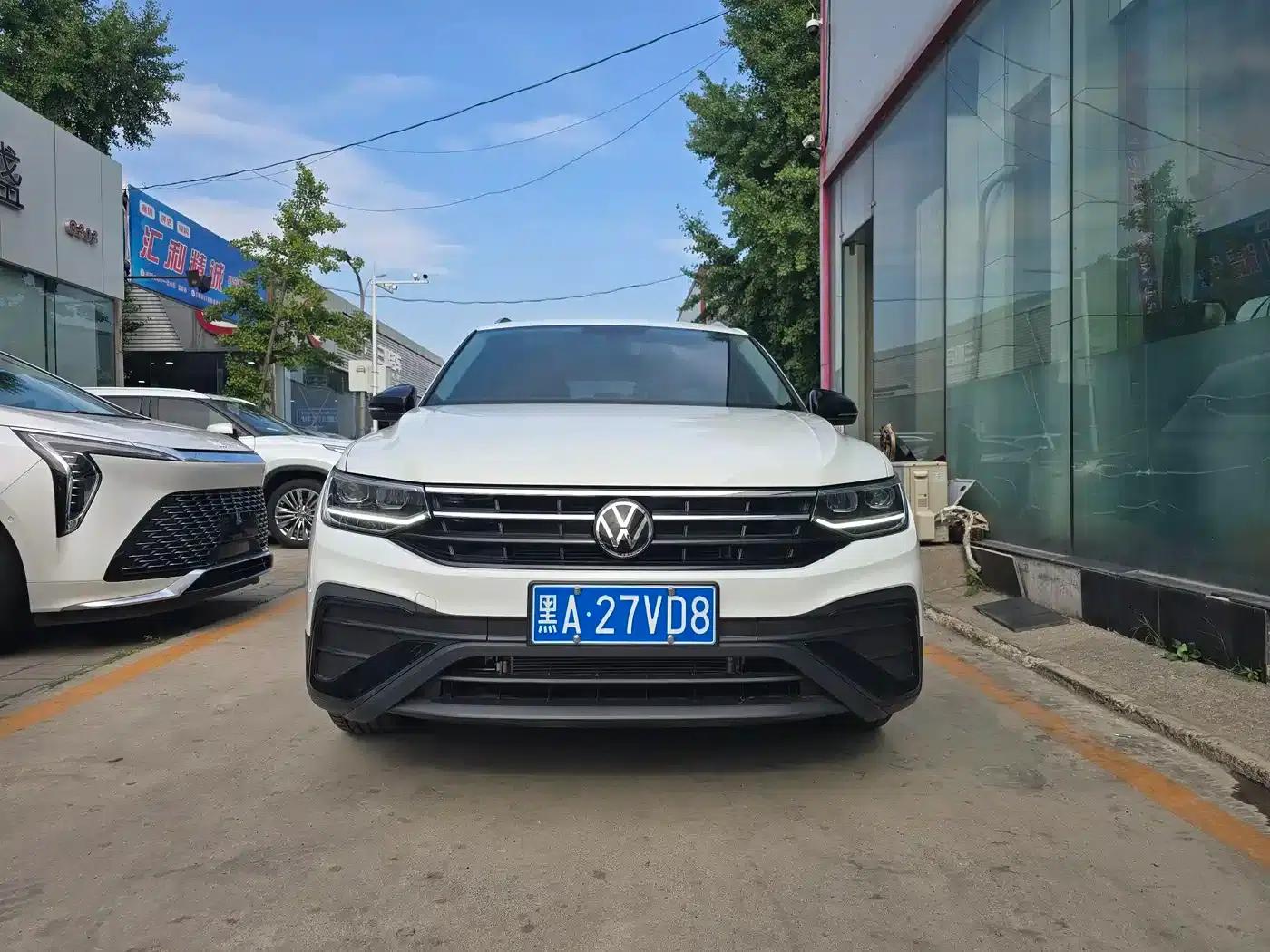 Tiguan L 2025 Outstanding Edition 300TSI Automatic 2WD Dragon Edition — миниатюра 2