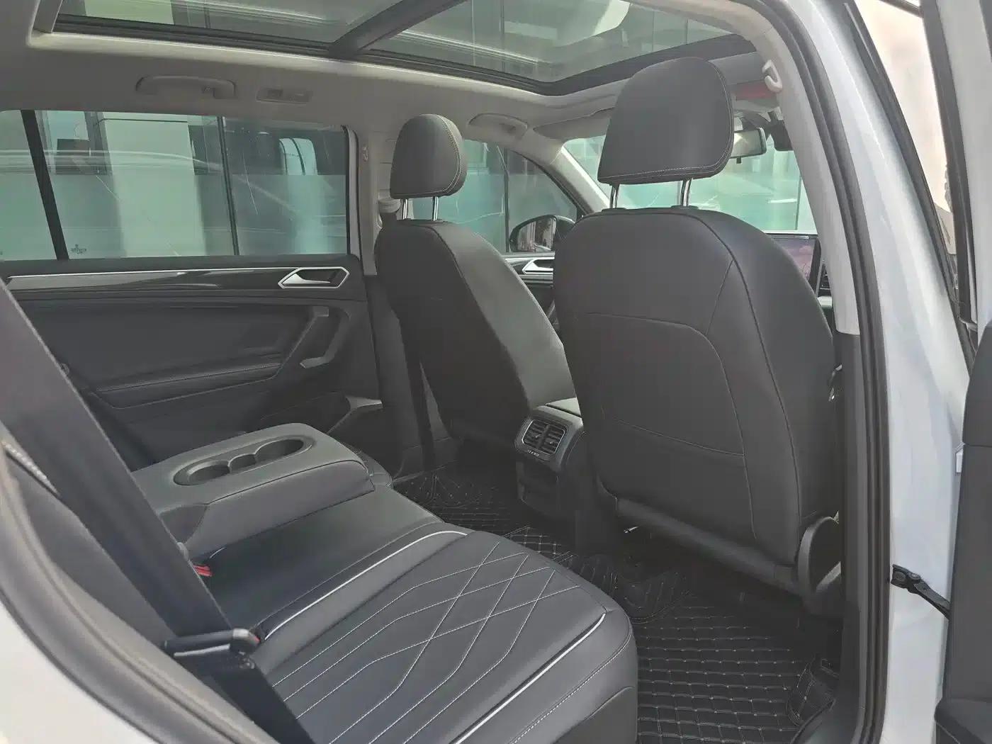 Tiguan L 2025 Outstanding Edition 300TSI Automatic 2WD Dragon Edition — миниатюра 12