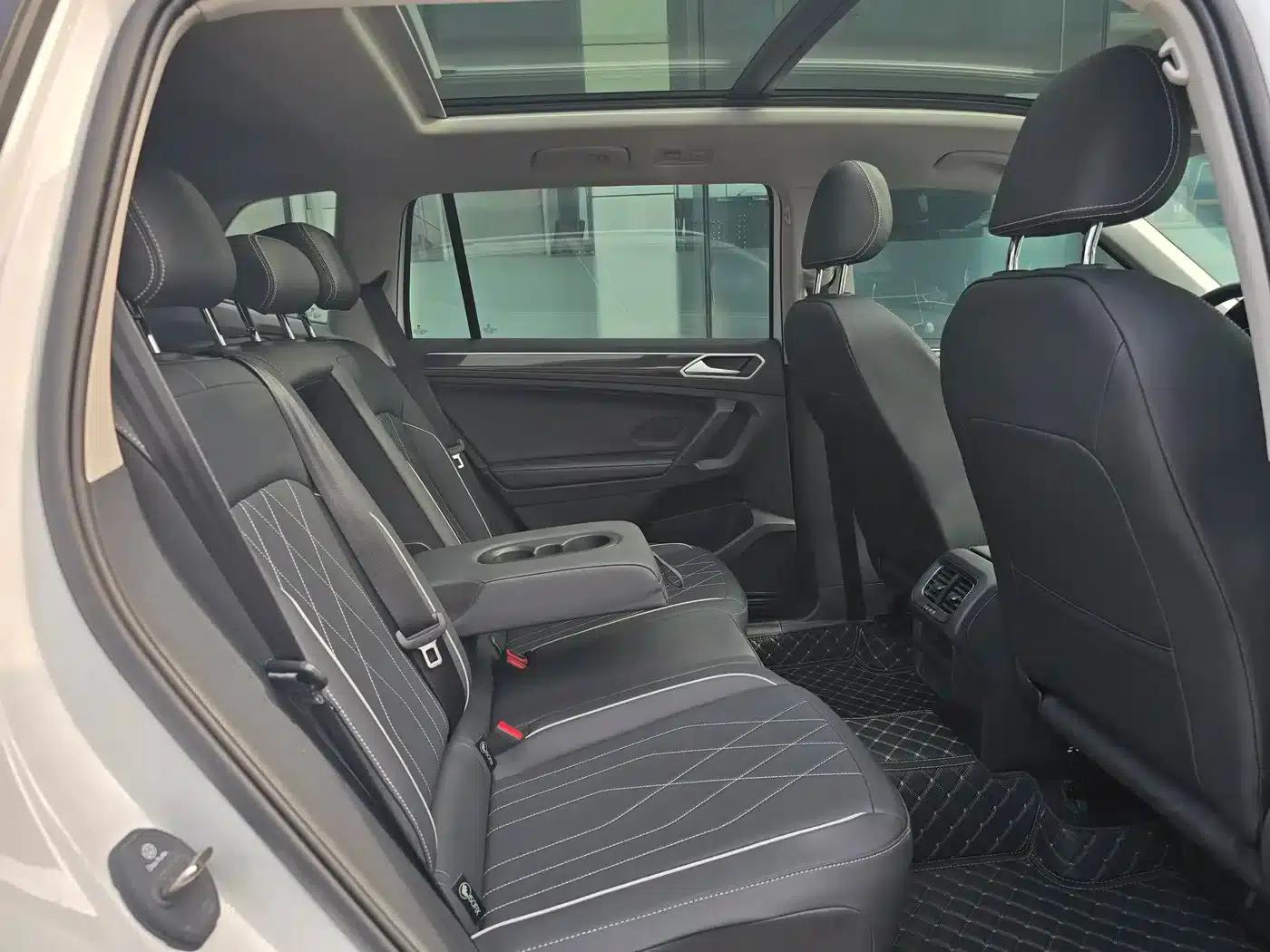 Tiguan L 2025 Outstanding Edition 300TSI Automatic 2WD Dragon Edition — миниатюра 13