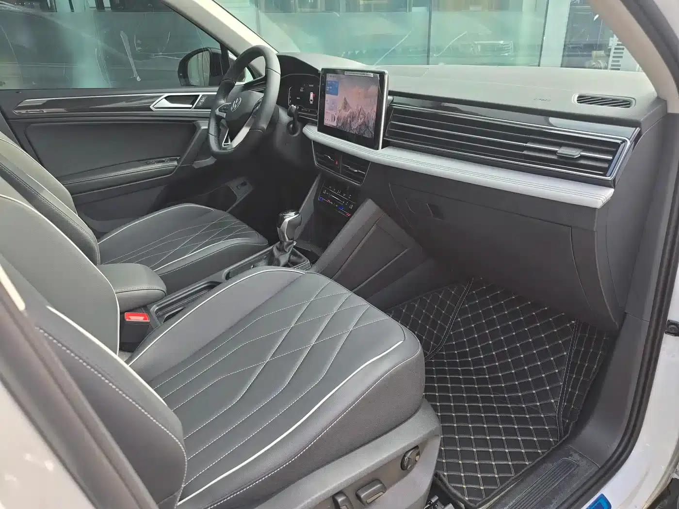 Tiguan L 2025 Outstanding Edition 300TSI Automatic 2WD Dragon Edition — миниатюра 14